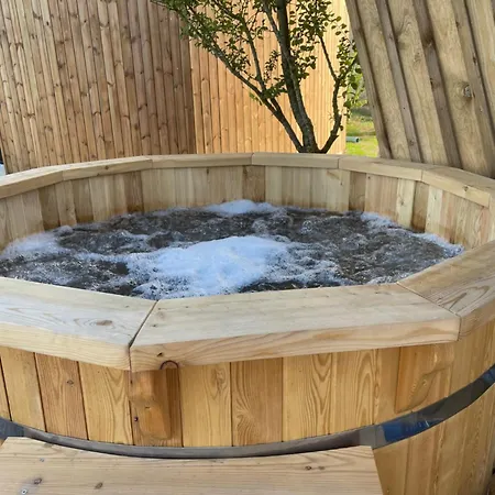 La Tonneau - Les Pieds Dans Le Pre