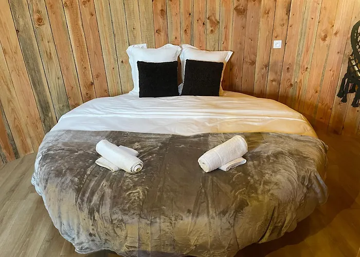 La Tonneau - Les Pieds Dans Le Pre * Les Landes-Genusson